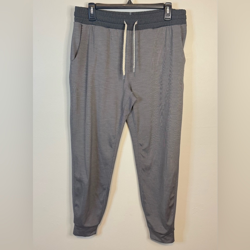 Vuori Men’s Gray Joggers